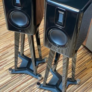 Quad revela 1 incl stands
